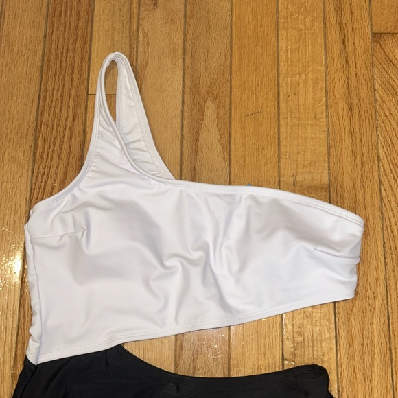 One shoulder cutout one piece bathing suit - Picture 3 of 5